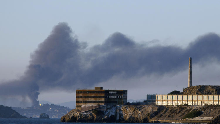 APphoto_Refinery Fire